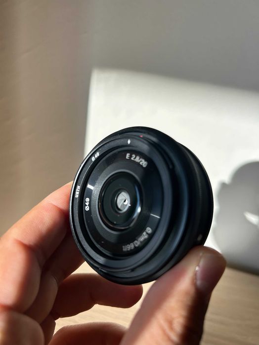 Sony a5100 (ILCE-5100) + Sony 20mm f/2.8 - само 3600 кадъра (MINT)
