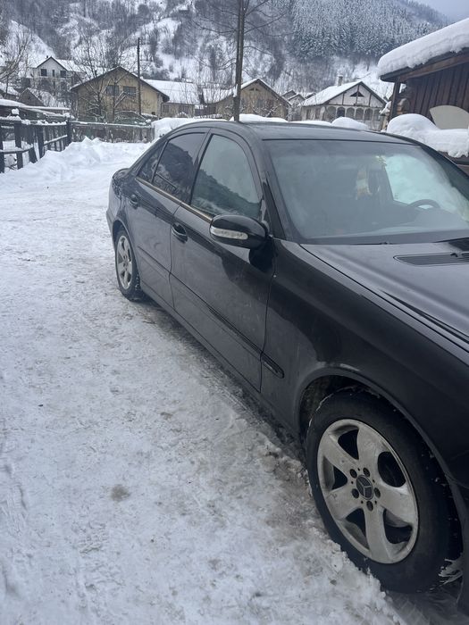 Vând mercedes E220 in stare perfectă fără defecte, fără rugina