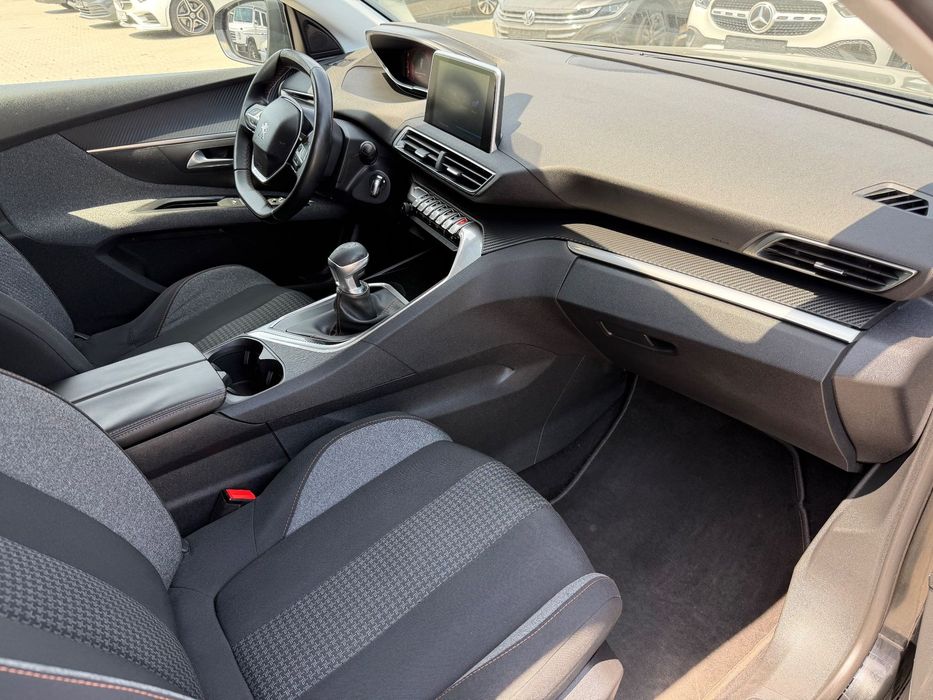 Peugeot 5008 GARANTIE, 7 locuri, 1.6 diesel, Navigatie, front / lane assist