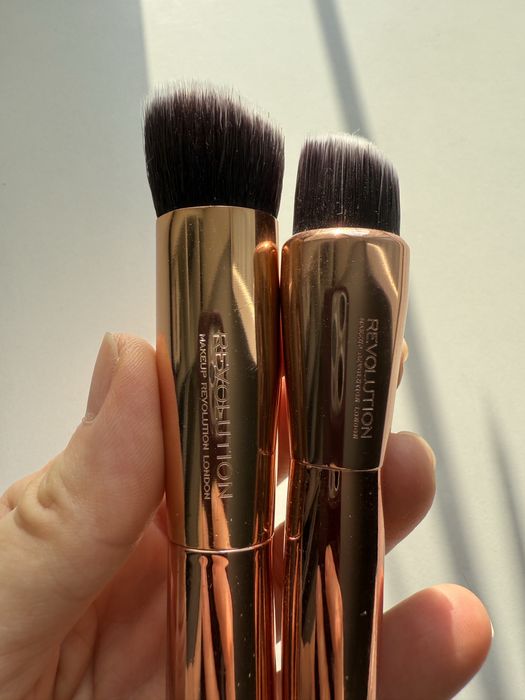 Продам косметическую кисть Revolution