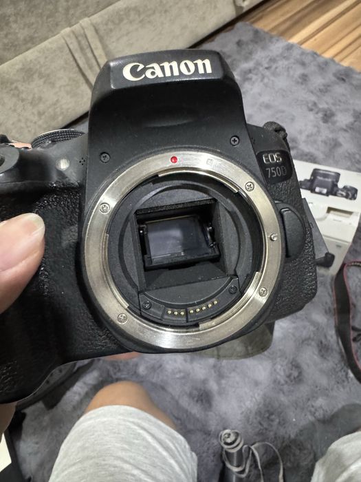 Продаю камеру Canon 750D 18-55 Kit