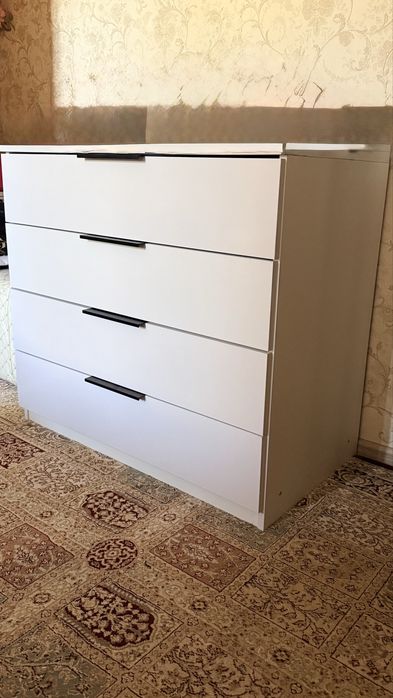 Продам камод белый , 4 отделения