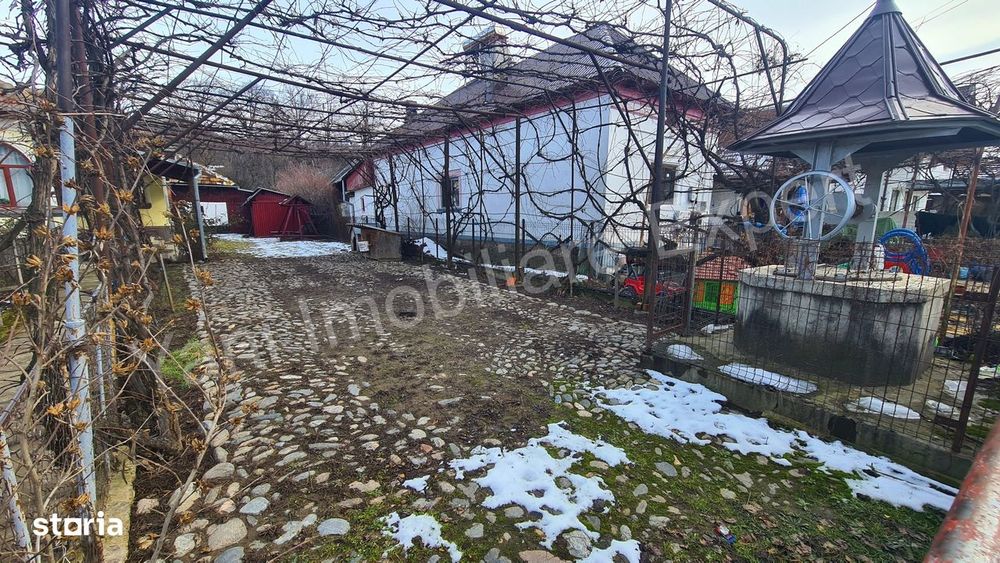 Casă de vânzare în comuna Corbeni, județ Argeș.
