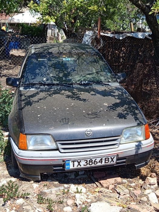 Продавам  Opel Kadett  цял за части 

1.6i, Хечбек, Употребяван, За части,