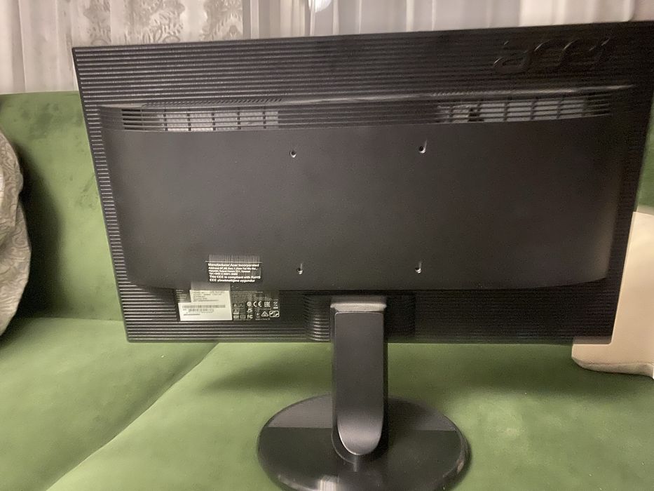 Монитор Acer с кабелями