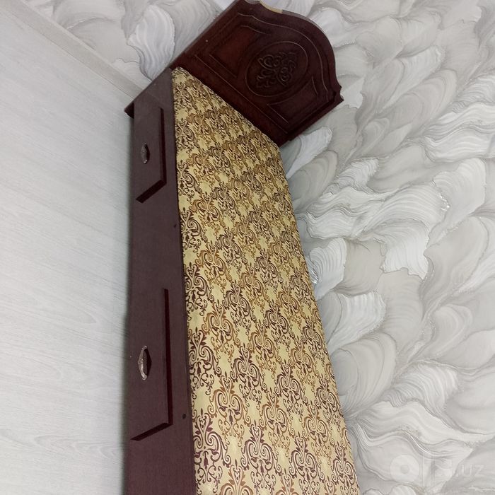 Divan sotiladi holati yaxshi