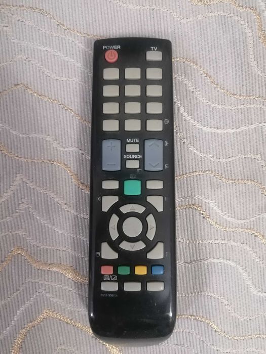 продам телевизор Samsung LE32B350F1W