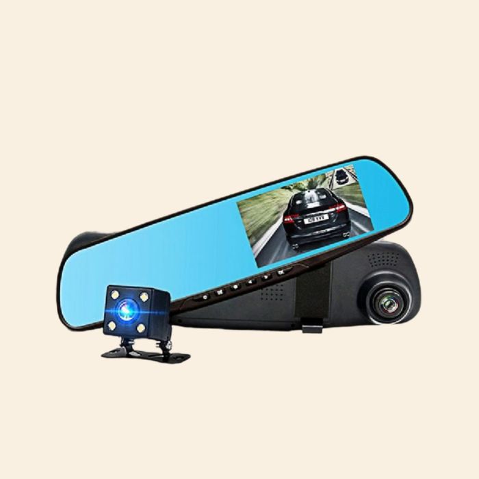 Avtomagnitola va videoregistrator.