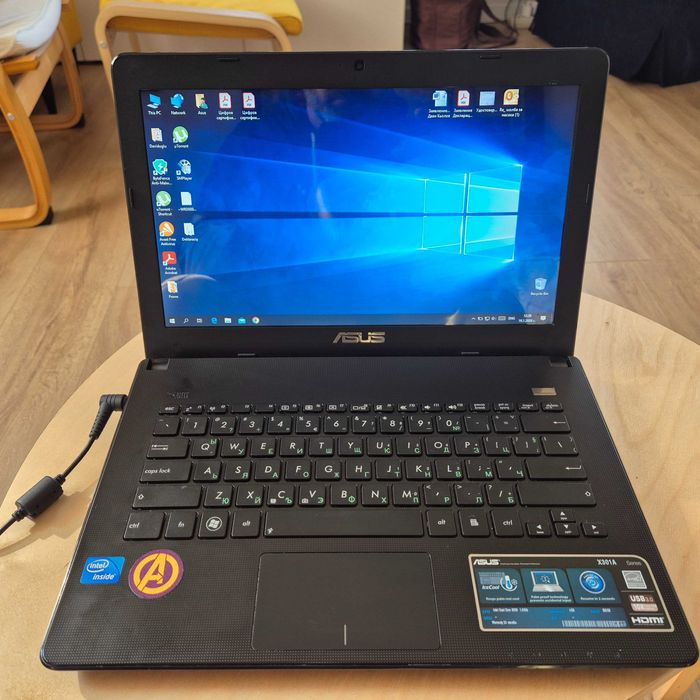 Лаптоп ASUS с 13" дисплей