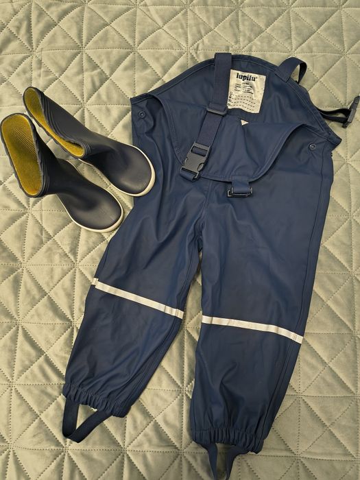 Vesta băieți C&A, pantaloni de ploaie și cizme de ploaie