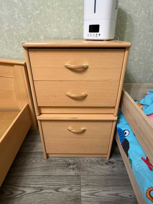 Продам кровать и две тумбы б/у