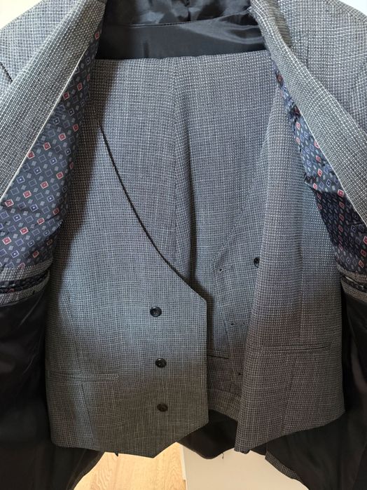 Costum Cesarini marimea 52