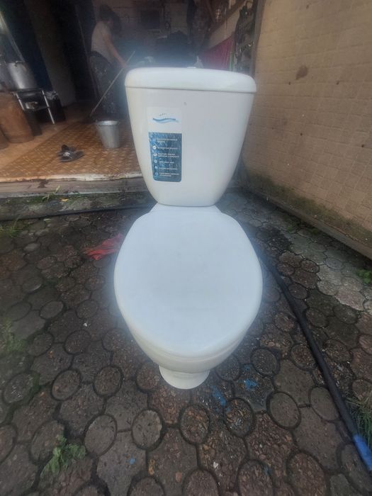 Продам унитаз в отличном состояние