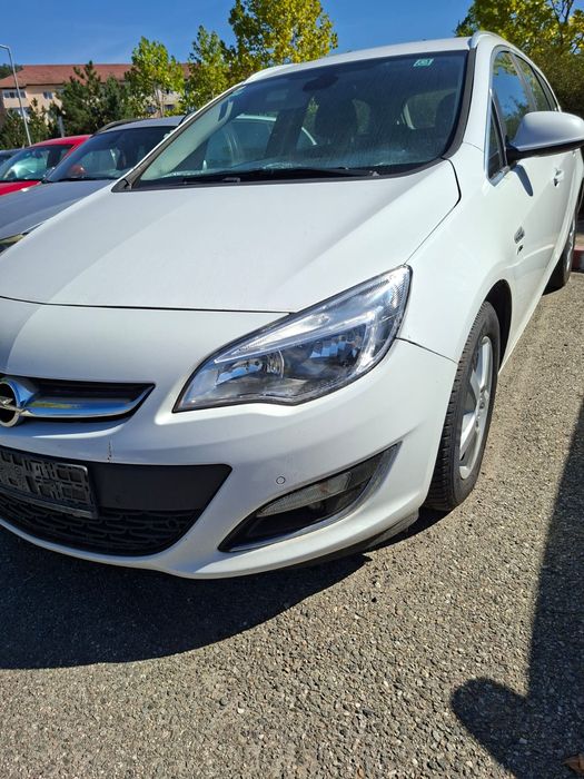 Opel Astra J sport Tourer -2011