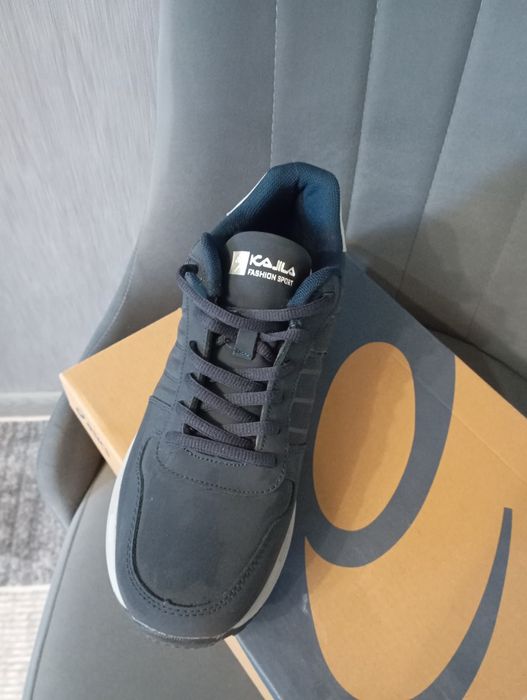 Продам мужские кроссовки