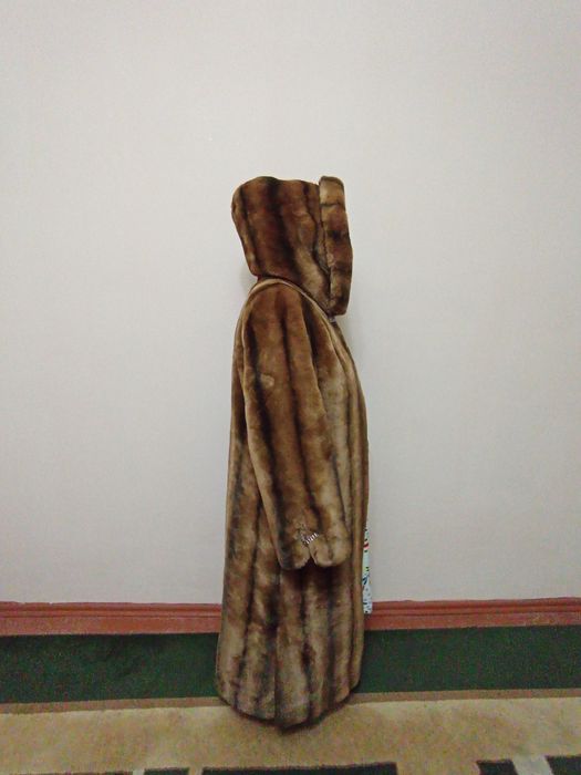 Продается шуба тигровая