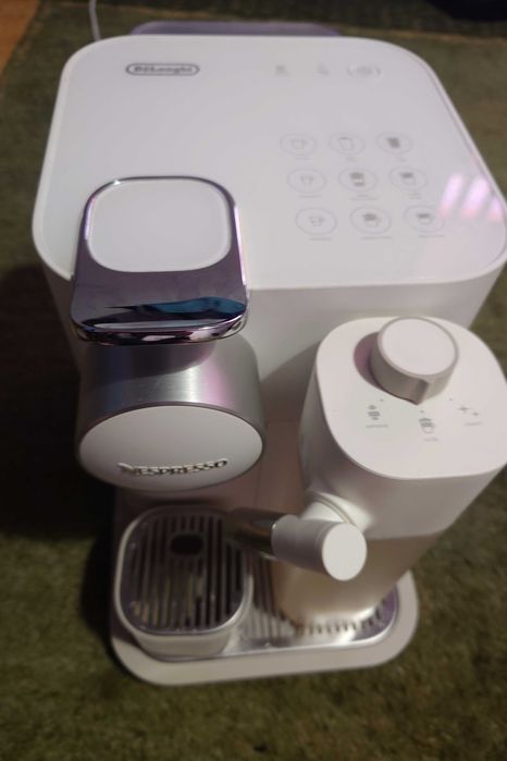 Nespresso Grand Lattissima +30 cap Lavazza+recipient depozitat capsule