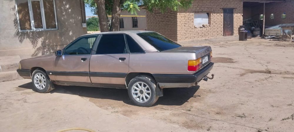 Ауди 100 сатылады