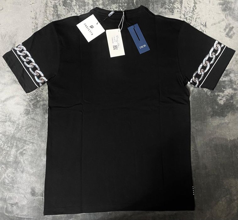 Vând tricou nou de bărbați Dior