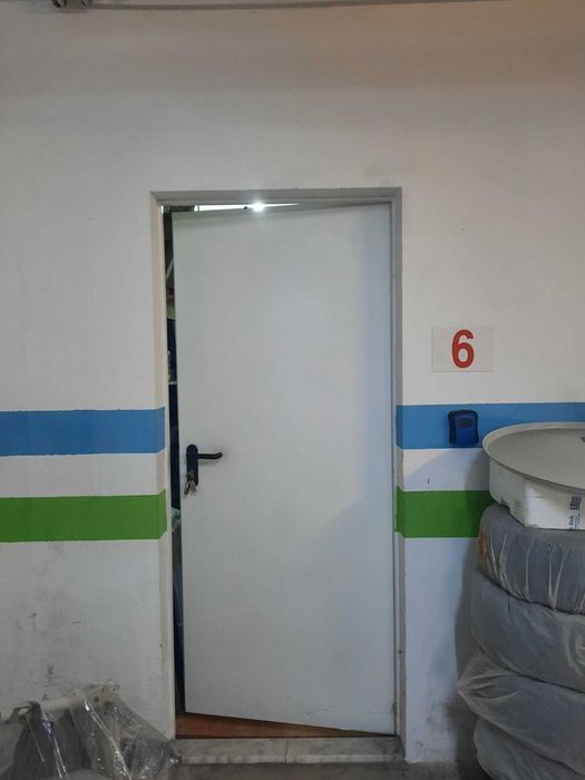 Продавам закрито паркомясто и склад в Бояна