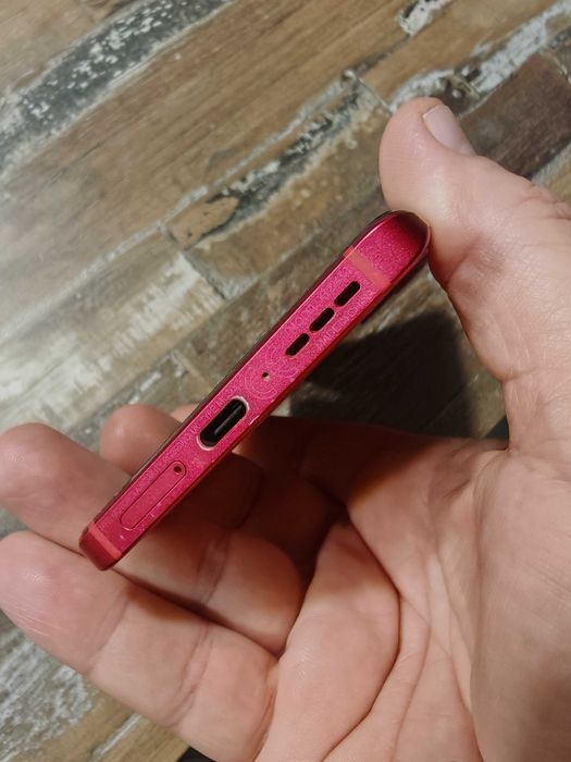 Motorola Edge 30 Fusion | Pantone Viva Magenta |Căști wireless incluse