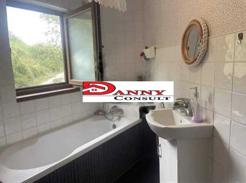 Двуетажна реновирана къща в с. Димча за продажба