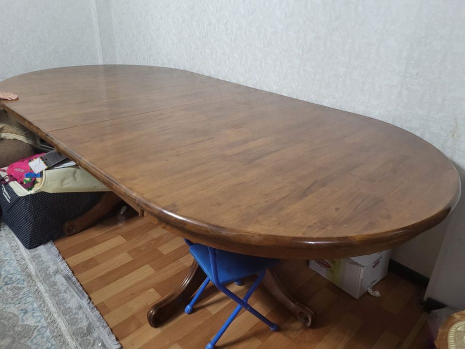 Продам стол гостиной
