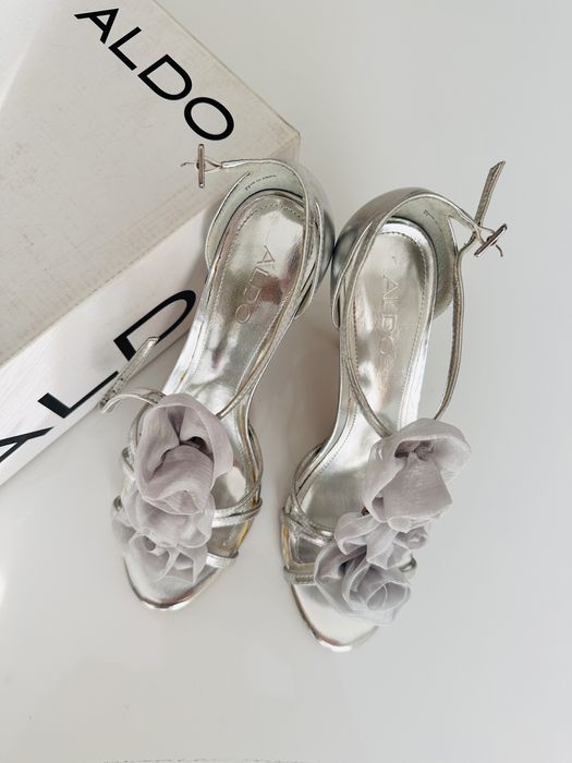 Сандали на висок ток ALDO