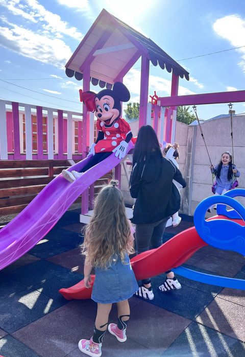 Loc de joaca, casuta, tobogan, nisipar, leagan