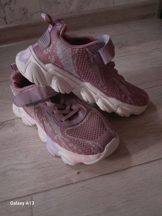 Детские кроссовки