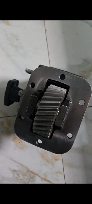 Razdatka isuzu.  5 tona.