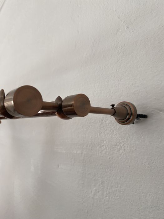 Карнизы железные 2м.- 8000 тг.