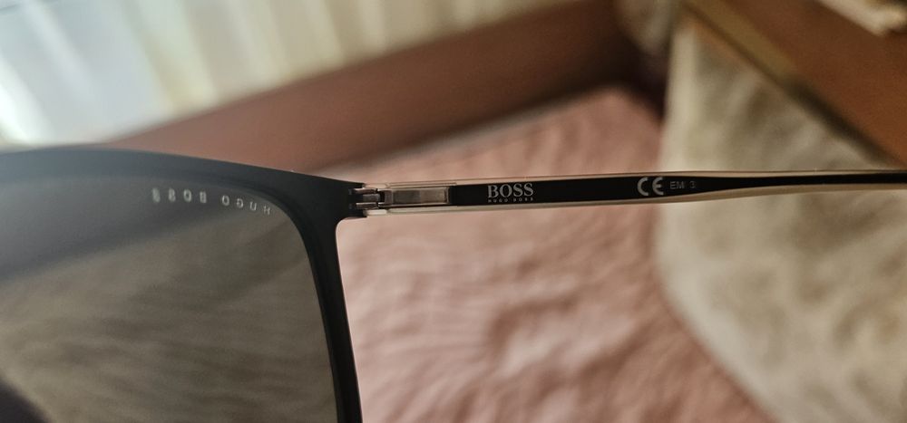 Здравейте, продавам оригинални очила на BOSS . Без забележки,  с кутията.