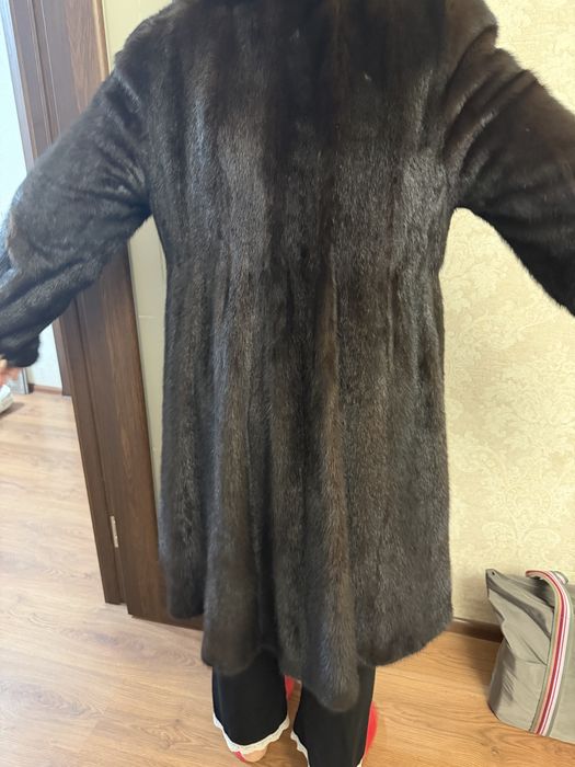Продам 2 женские шубы