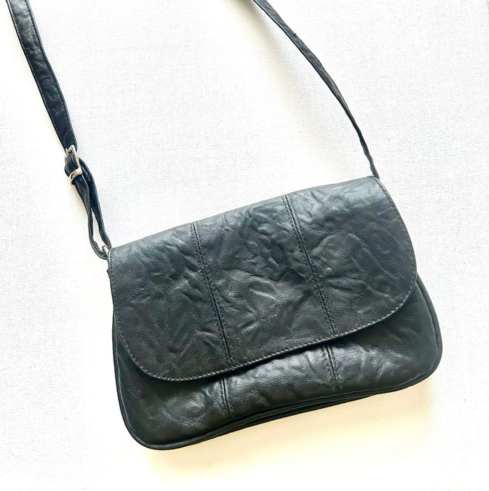 Черна дамска чанта от еко кожа