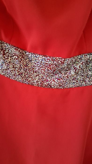 Официална червена рокля