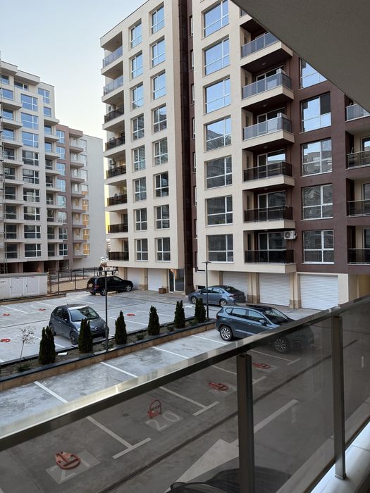 Двустаен апартамент с подземно паркомясто под наем в к-с “Южен 2”