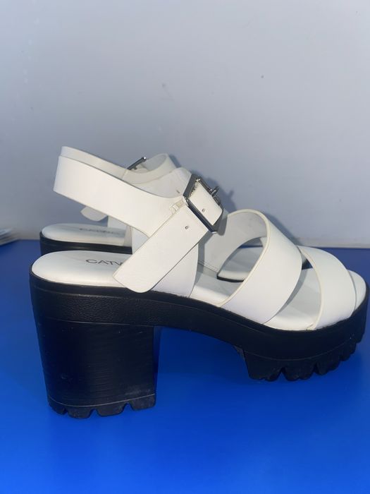 Sandale cu platforma