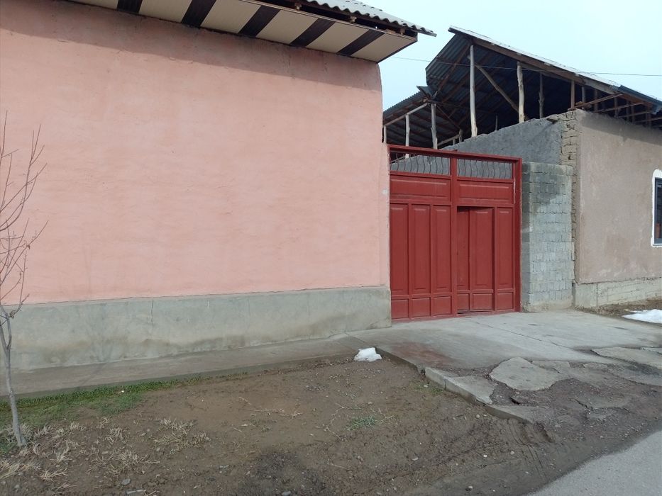 Uy sotiladi Jizzax shaxar zilol mahallasi A. Avloniy kochasi