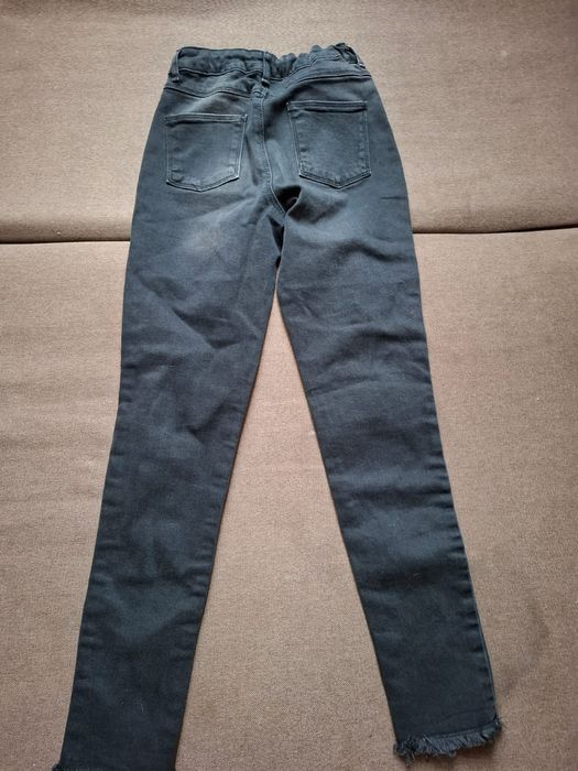 Продам джинсы на 9 лет
