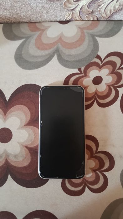 Смартфон Айфон 11