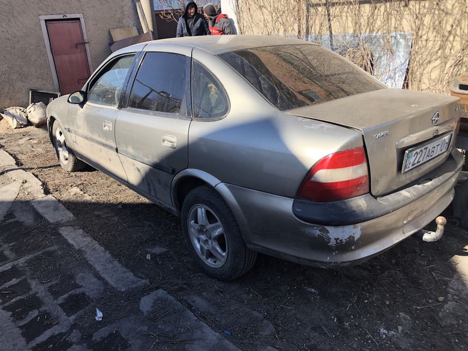 Продам опель вектра б на запчасти