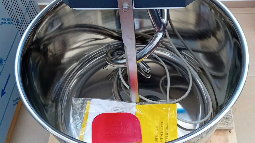 Настолен спирален миксер 10кг Conti Italy, със скоростен вариатор