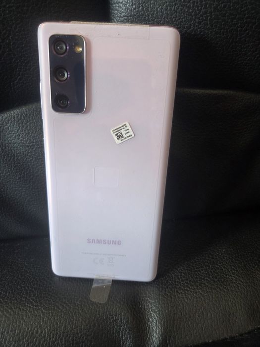 Телефон Samsung Galaxy S20 FE