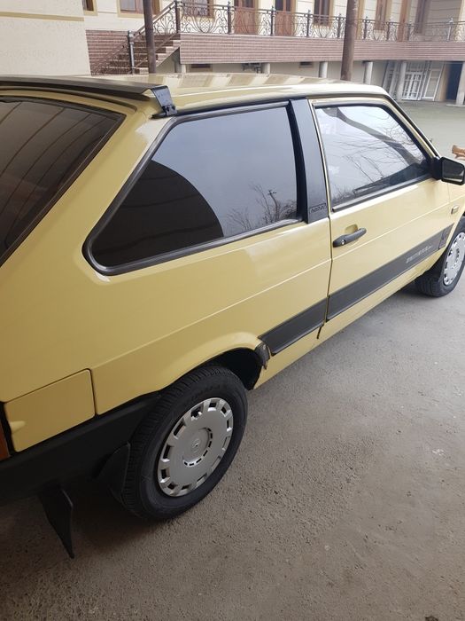 Moshina sotiladi 2108