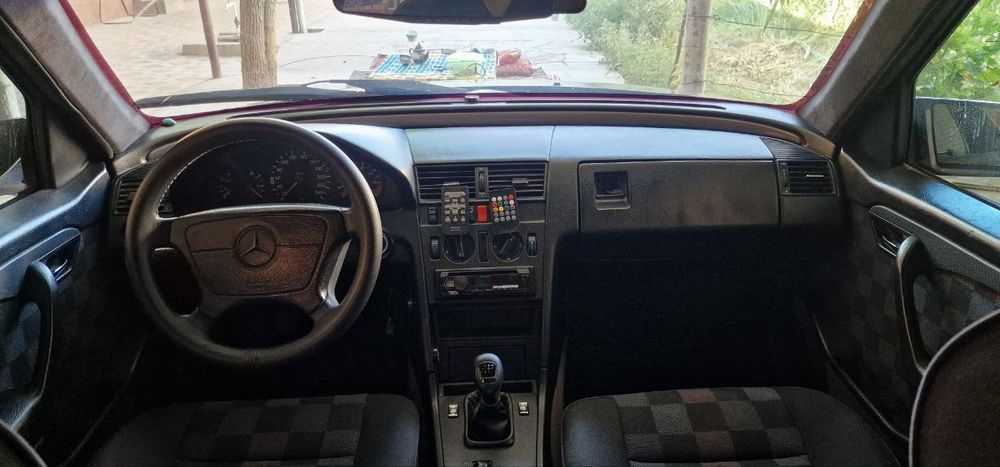 Mercedes w202 sotiladi.