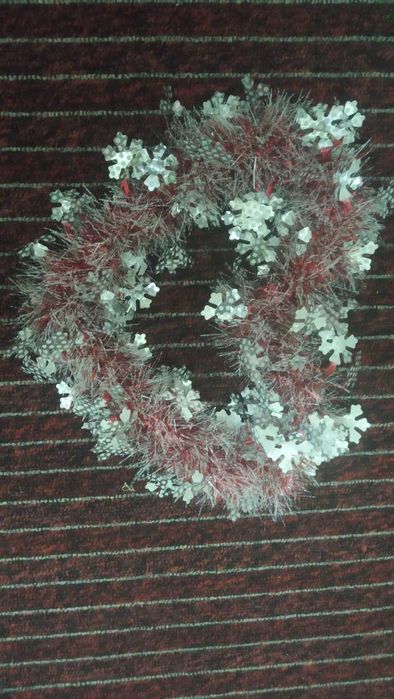 Продам новогодние праздничные венки