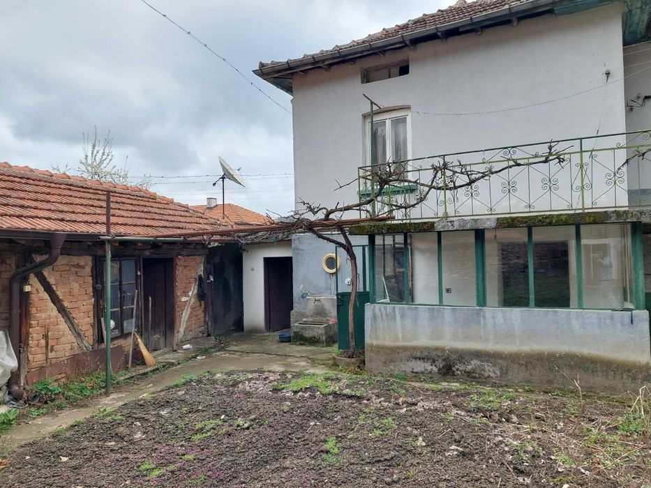 Къща с двор и гараж с.Марица от собственик