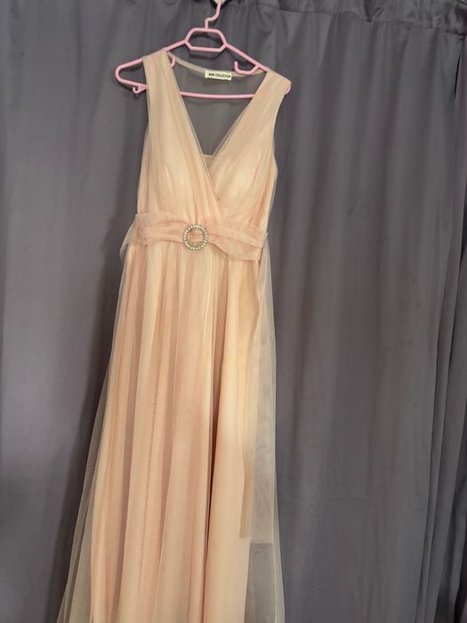 Продавам две рокли цена 30 лева