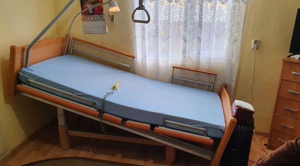 Pat medical electric, reglaj din telecomandă